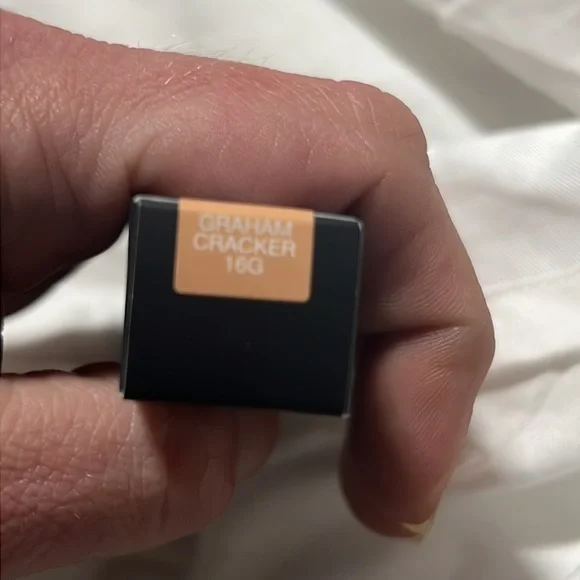 💕🍭Huda Beauty Graham Cracker Overachiever Concealer - Picture 5 of 7